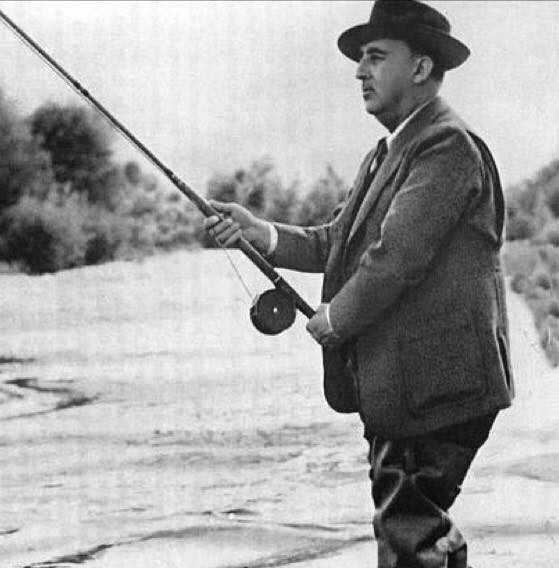 FRANCO pescando